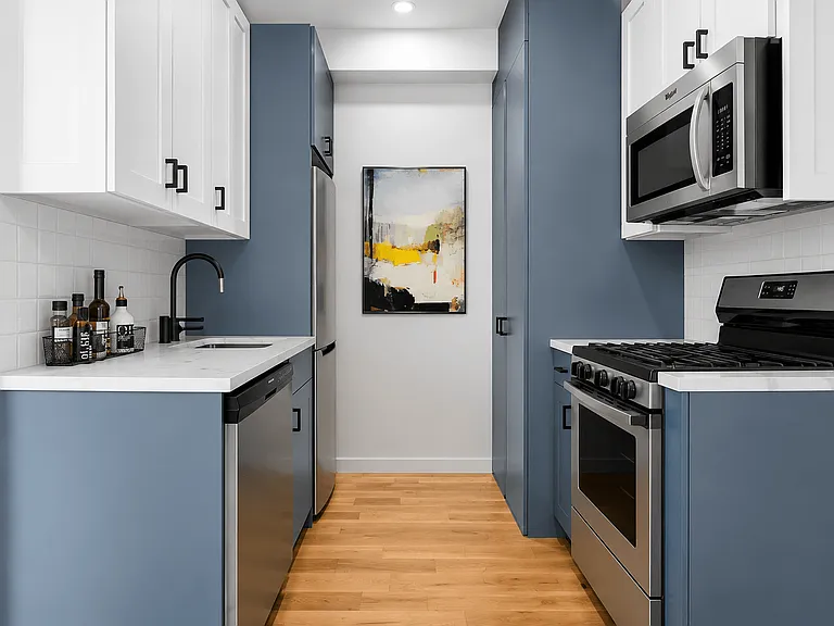 1270 Hancock St #4R — Photo 3