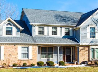 7S771 Creek Dr, Naperville, IL 60540