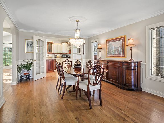 3rd image of 160 Cambridge Ln