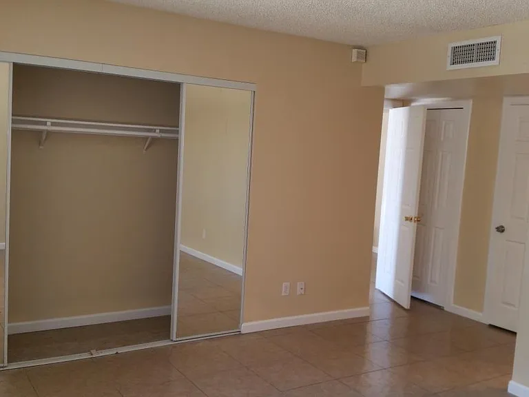 5220 N 68th Ave — Photo 12