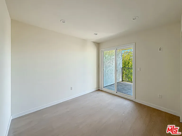 2617 Veteran Ave — Photo 8