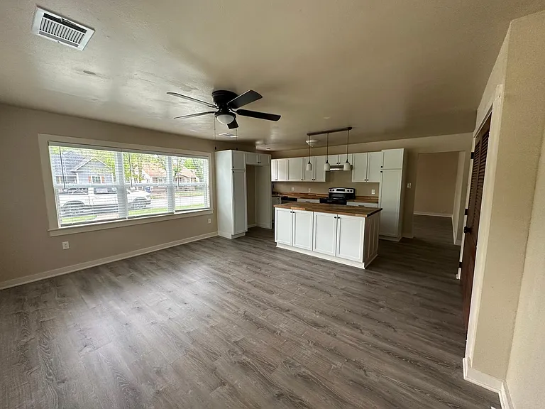 1213 W Walker St — Photo 6