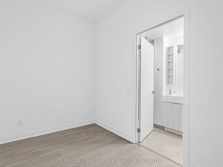 8 Wellesley St W #1007 — Photo 14