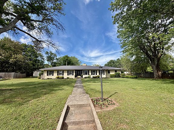 2nd image of 232 Admiral Cir