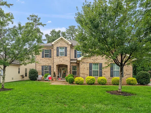 51 E Calvert Ct, Clayton, NC 27527