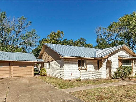 2nd image of 1103 Village Dr