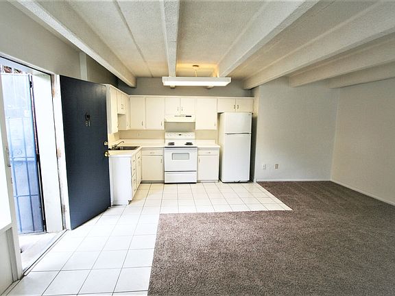 3rd image of 1085 N Pearl St APT B1
