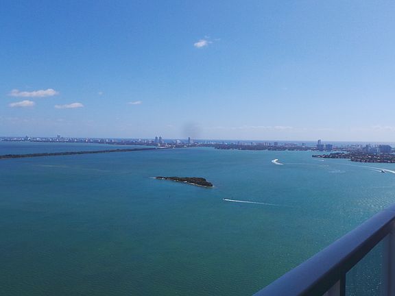 4th image of 1900 N Bayshore Dr APT 4415
