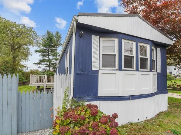 41 Bradley Ter, Portsmouth, RI 02871