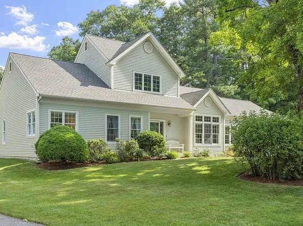 1 Stearns Rd #1, Bedford, MA 01730