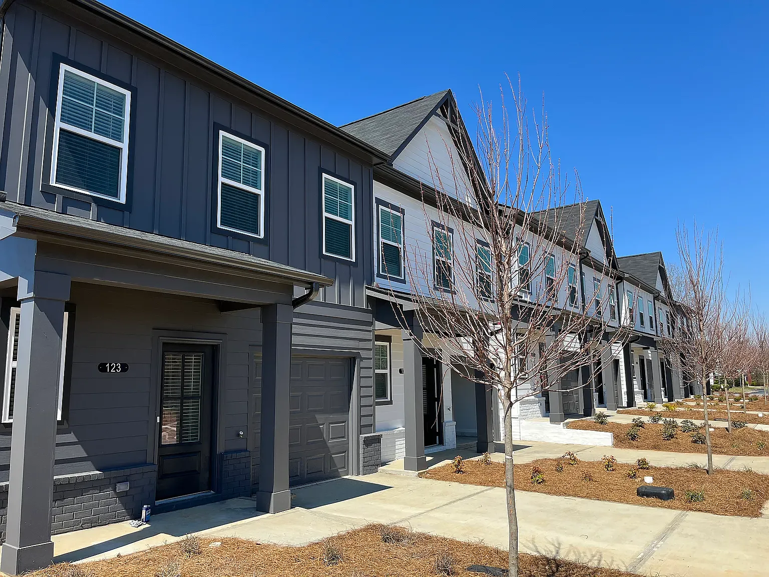 3 bed, 2.5 bath, 1400 sqft, $1,750 — Photo 2