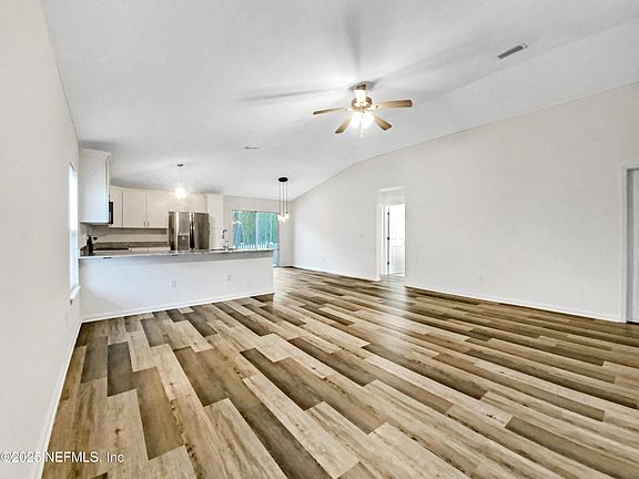 3rd image of 1010 N ORANGE Street