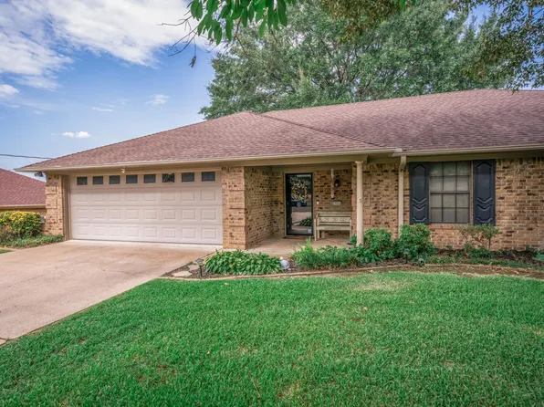2904 Crossroads Dr, Longview, TX 75605