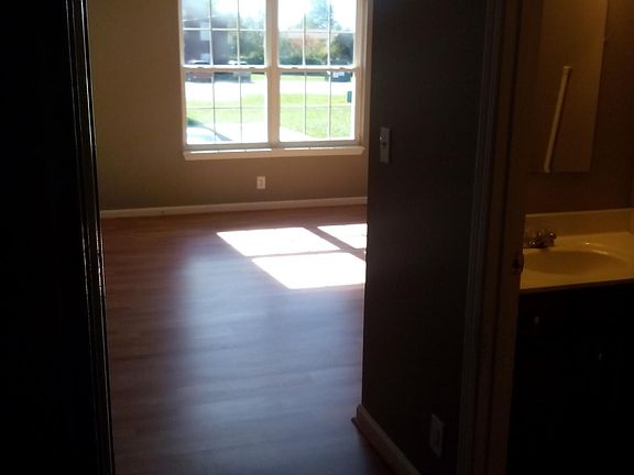5th image of 180 Highland Blvd APT 1