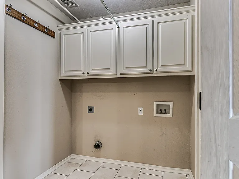 323 Potomac Dr — Photo 24