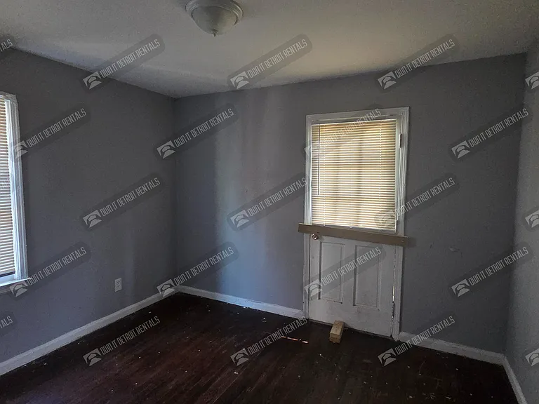 18627 Curtis St — Photo 10
