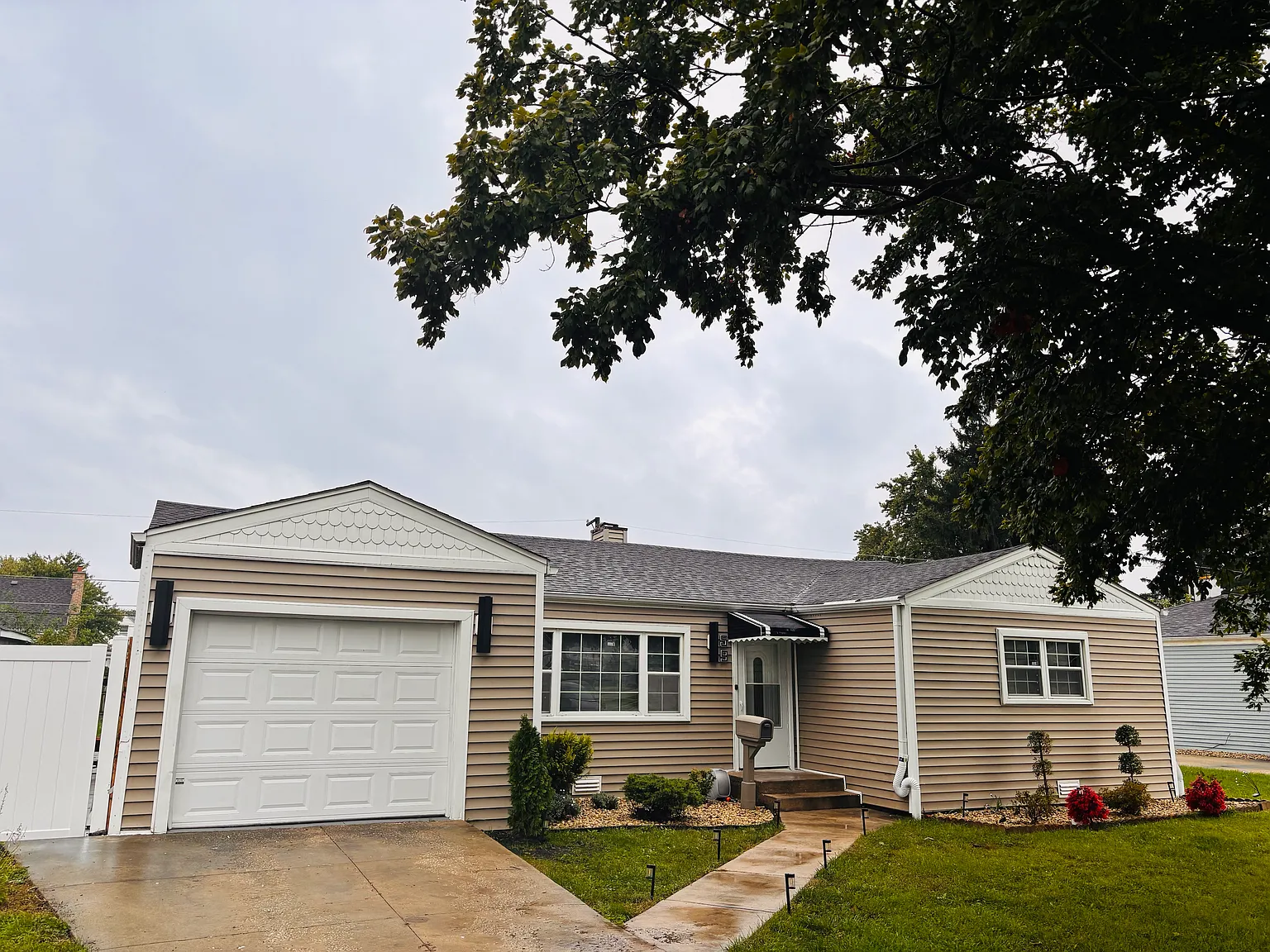 4 bed, 1.5 bath, 1475 sqft, $2,950 — Photo 2
