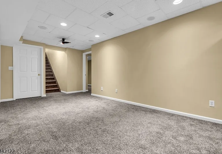 67 Nostrand Rd — Photo 35