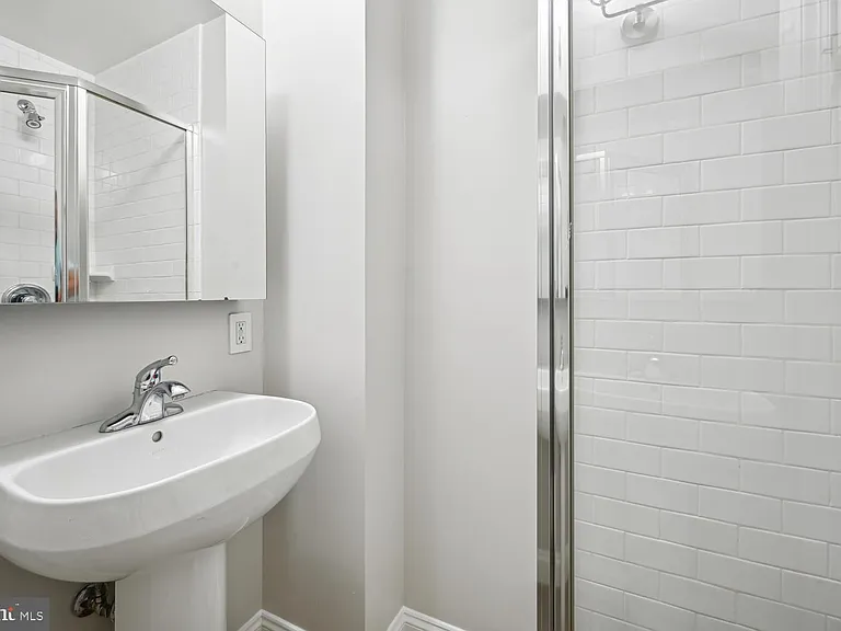 1832 Swann St NW #B — Photo 12
