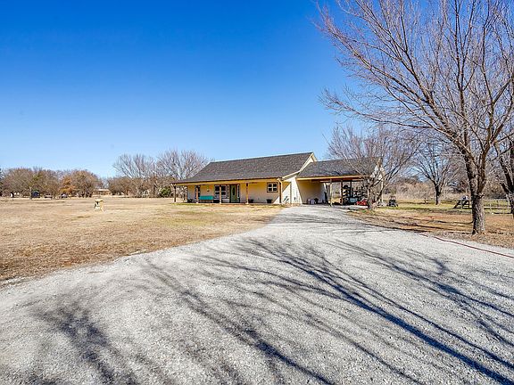 5th image of 301 Willow Cir