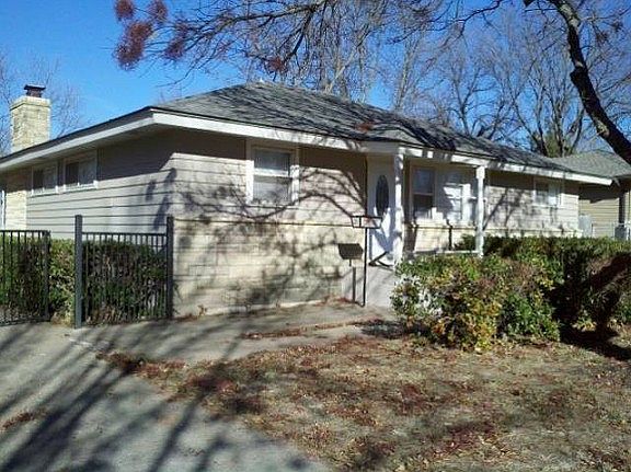 3rd image of 731 E Albany Ave