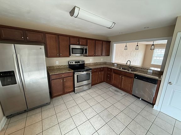 4th image of 6748 Village Green Dr
