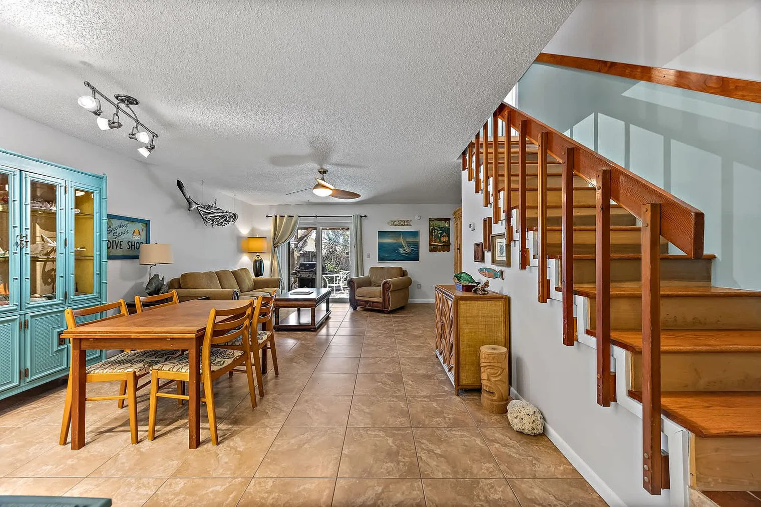 3 bed, 2.0 bath, 1517 sqft, $4,052 — Photo 3