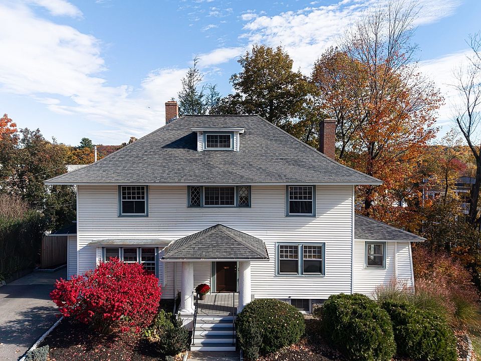 1st image of 821 Pleasant St