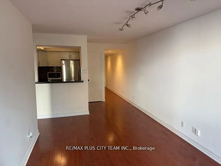 92 King St E — Photo 3