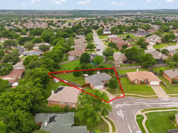 917 Gracie Ln, Burleson, TX 76028