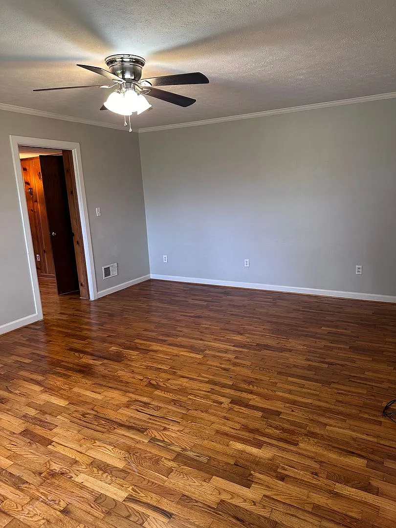 205 West Avenue NW — Photo 3
