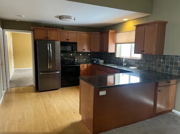 1101 Laura Ln, Commerce Township, MI 48390