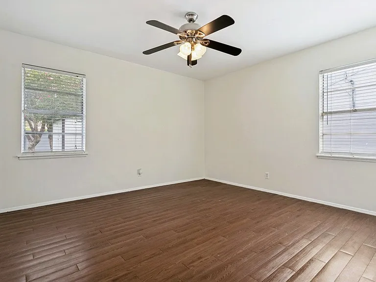 4407 Sun Vista Ln — Photo 18