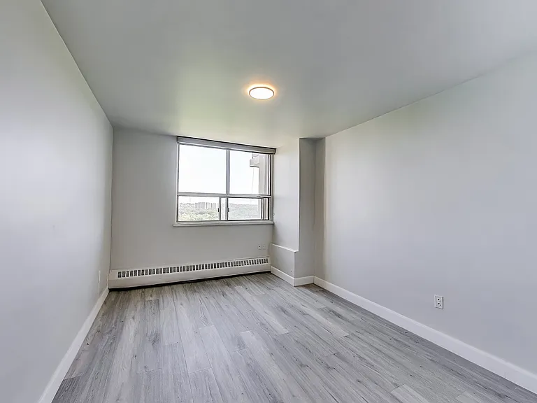 65 Thorncliffe Park Dr #1404 — Photo 7