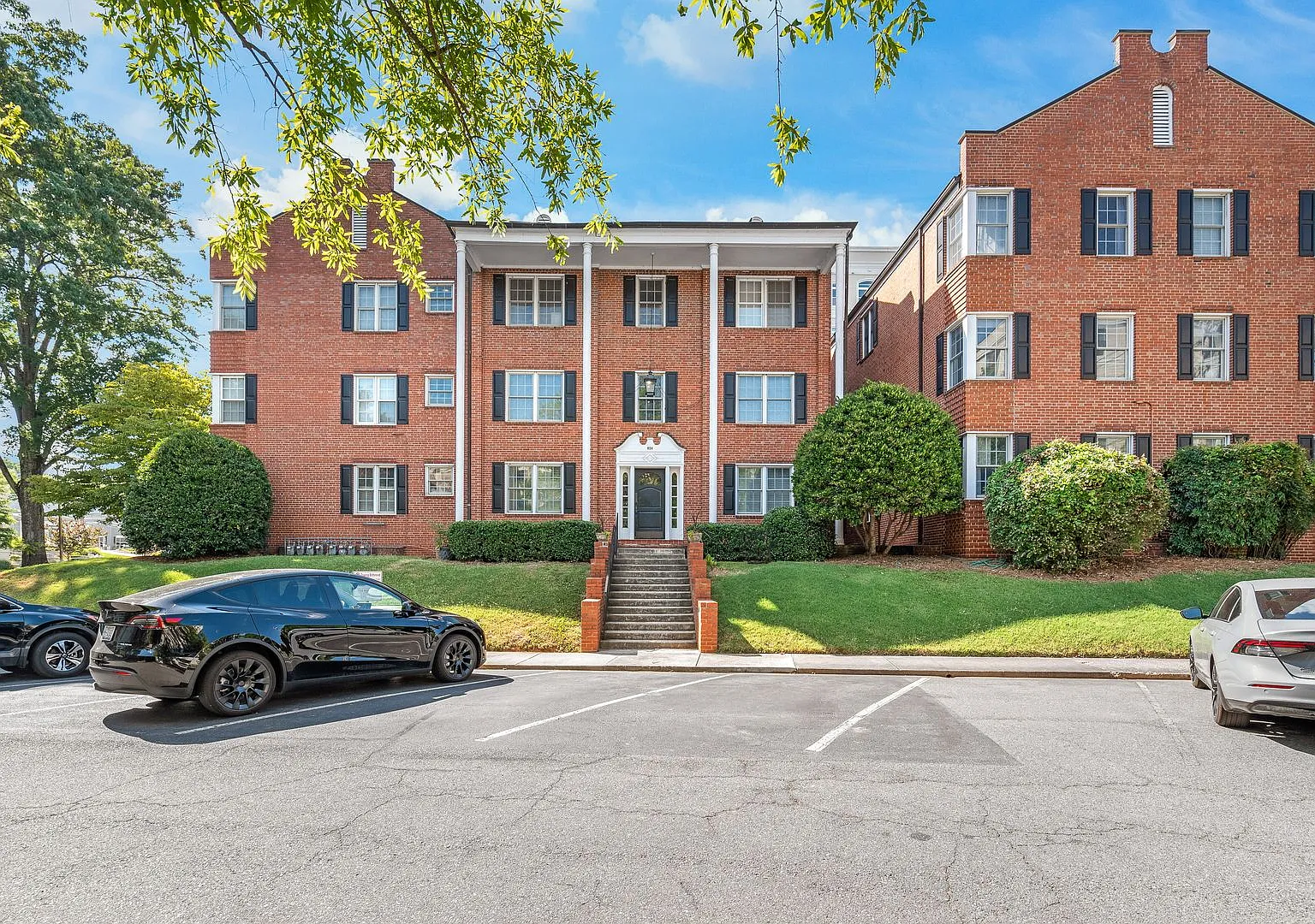 (Coming Soon) 2 bedroom condo on the Edges of Uptown, Dilworth, and Myers Park. — Photo 1