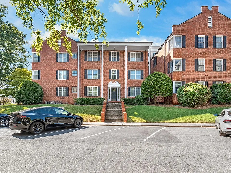 920 Monticello Ter #305