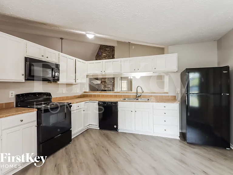 13323 Oak Ledge Dr — Photo 5