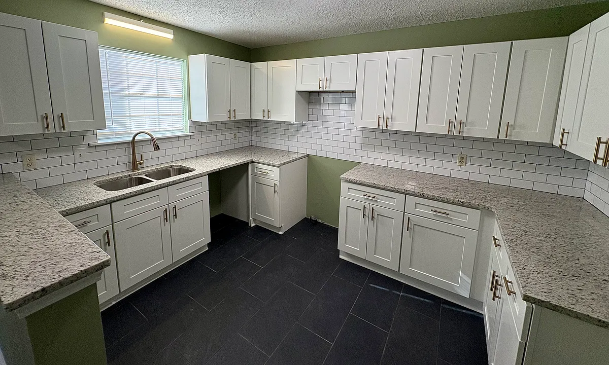 Kitchen appliances installed 3/8 - 2505 Hawksbury Ln