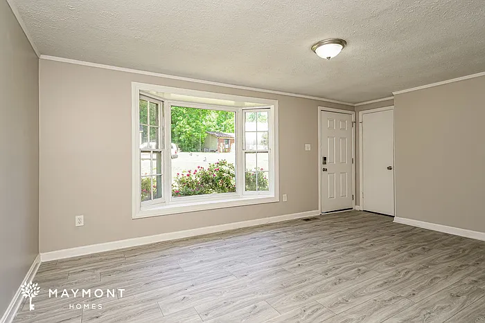1404 Waterloo Dr — Photo 3