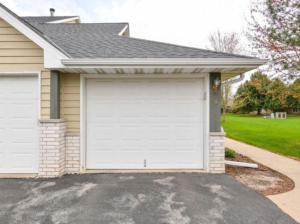 W240N2510 East Parkway Meadow CIRCLE #8, Pewaukee, WI 53072