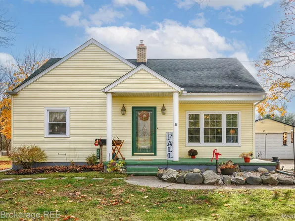 2129 W Frances Rd, Mount Morris, MI 48458