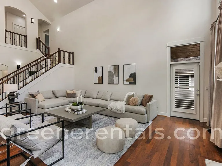 9016 Merrill Ct NE — Photo 13