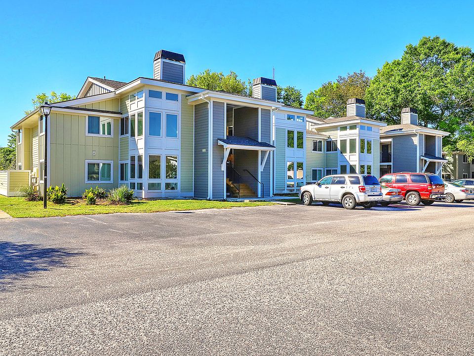 2nd image of 278 Alexandra Dr Unit 16