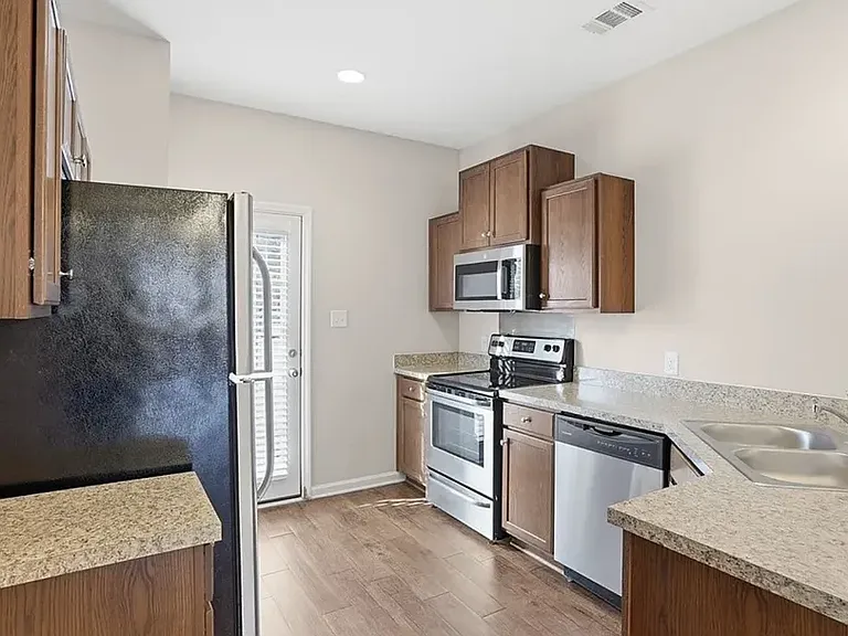 415 Olde Ivey Sq — Photo 4