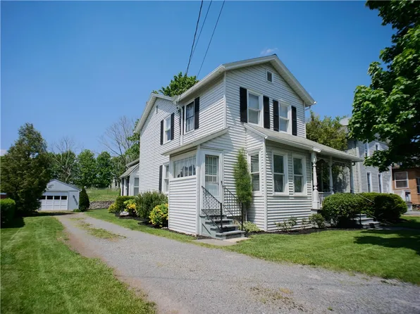 64 Chapin St, Canandaigua, NY 14424