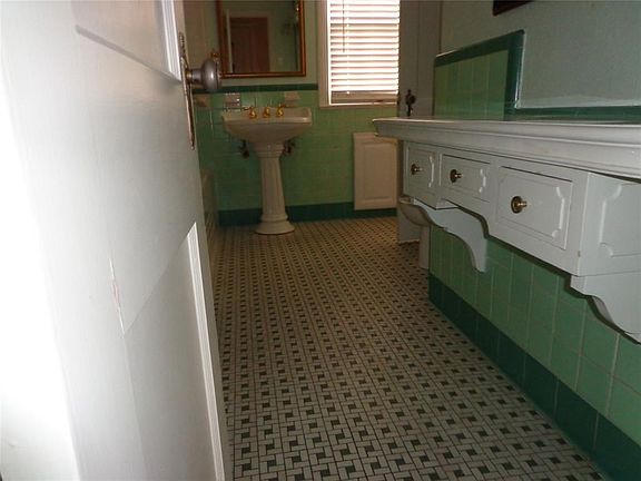 4th image of 4420 Normandy Ave