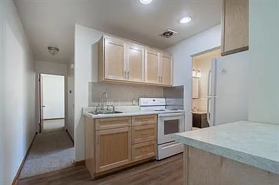 Building Photo - 1711 Camus Ln #7