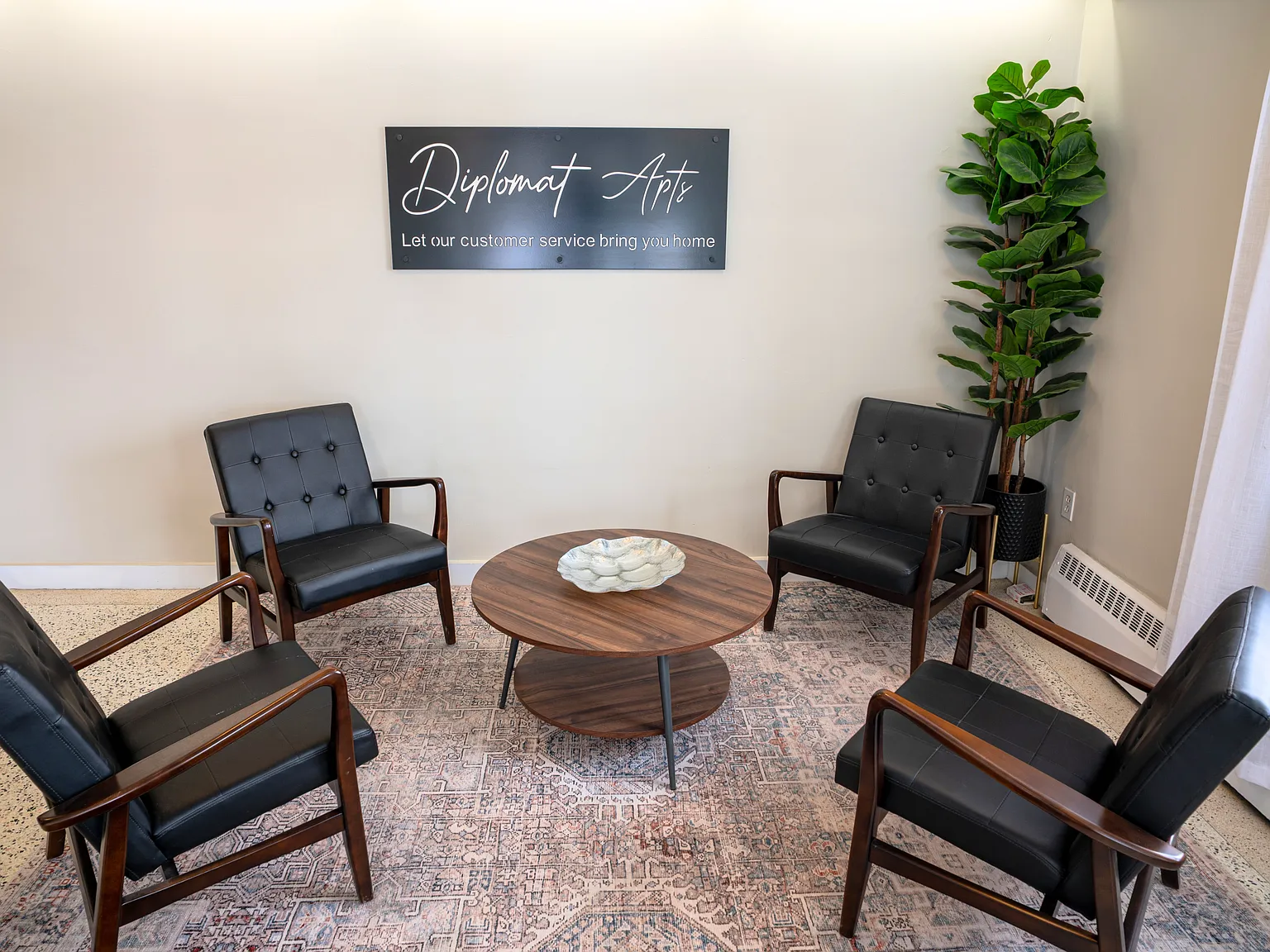 Diplomat Apartments - Choose your rent level - Call for Details - All utilities — Photo 4