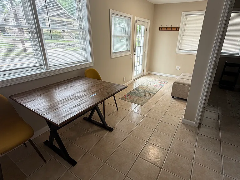 4328 State Line Rd — Photo 8
