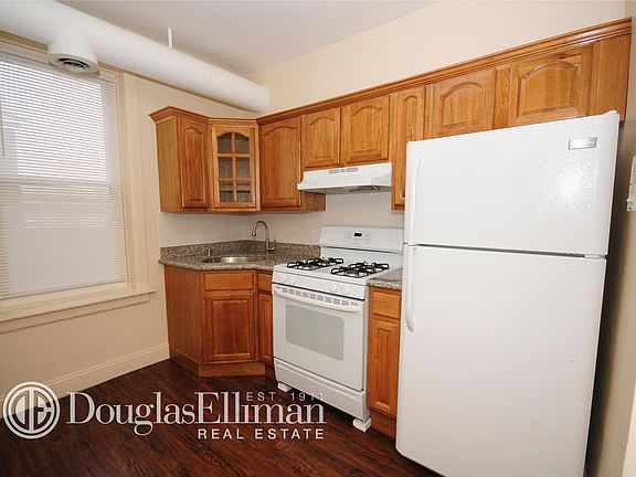 5th image of 1657 Bedford Ave #2